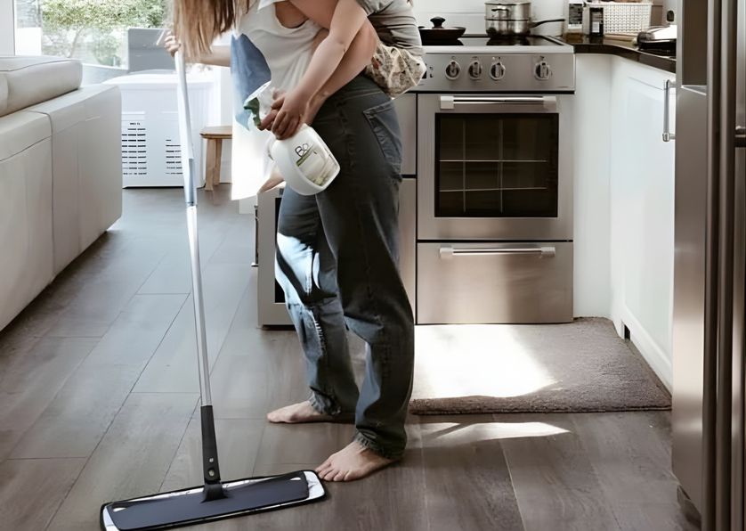 Restauração de piso de madeira com acabamento refinado